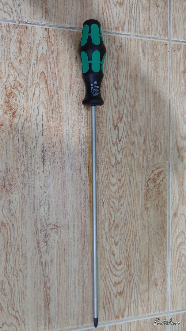 cả cán vít khoảng 40cm, cầm chắc tay