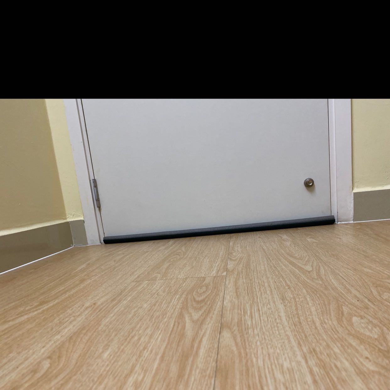 Đã mua dùng rất hài lòng vì k còn khe hở nên máy lạnh chỉ trong phòng,và gió thổi cỡ nào cửa cũng k rầm rầm như trước