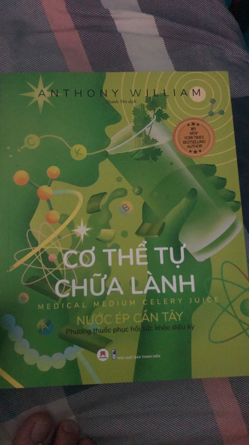 Sách đẹp, đóng gói kĩ, được mở mang thêm nhiều về cách sử dụng cần tây sao cho đúng và đạt hiệu quả tối ưu. Đọc xong là muốn đi mua cần tây về ép uống liền luôn đó mỗi tội khó uống quá hic :((