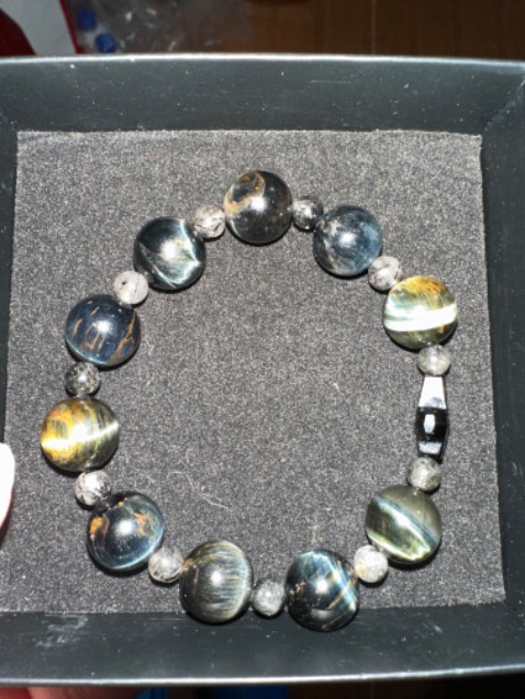 Shop tư vấn nhiệt tình.
Thiết kế theo yêu cầu, rất hài lòng
Có thêm dây để thay thế