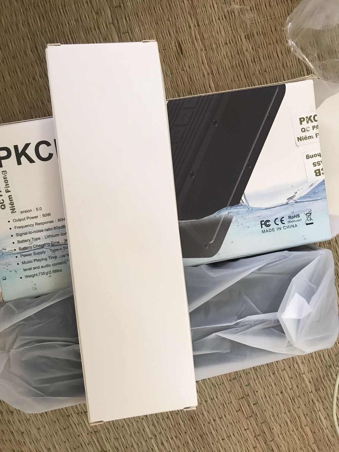 Loa đẹp,cầm rất thích tay,giao hàng nhanh,âm thanh hay thì cũng vừa đủ,chắc ko được 50w đâu! Loa đẹp,cầm rất thích tay,giao hàng nhanh,âm thanh hay thì cũng vừa đủ,chắc ko được 50w đâu!