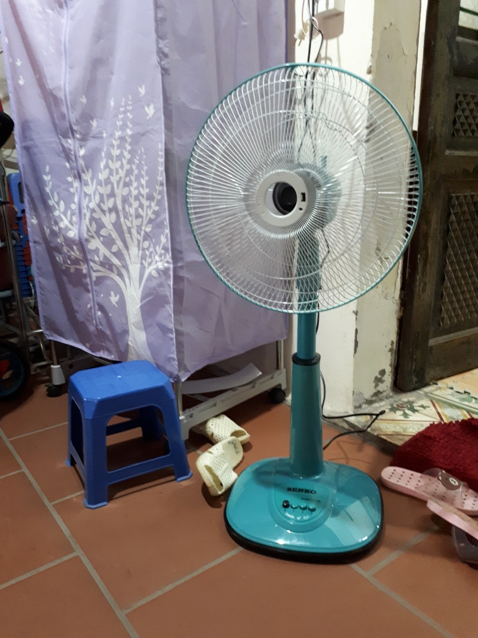 Mình vừa nhận được hàng lắp xong thì thấy thiếu nắp logo senko và 4 đế cao su chân quạt.
Yêu cầu đổi trả sản phẩm hoặc cung cấp đầy đủ phụ kiện.