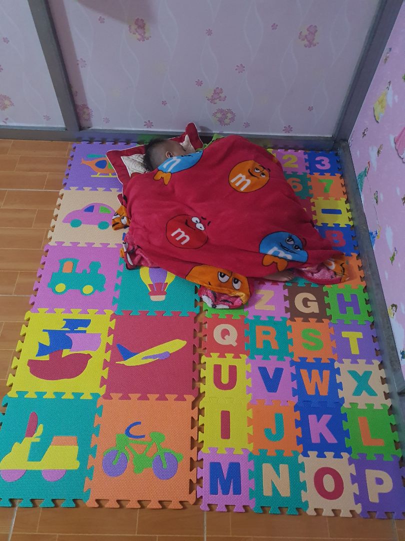 hàng chất lượng ok**bé rất thích nằm chơi xong rồi lăng ra *** luôn