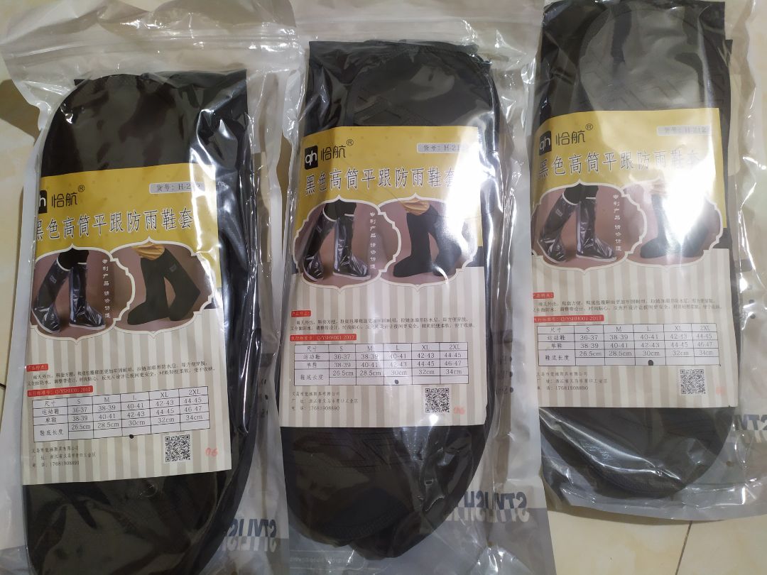 Giao hàng nhanh. Shop đóng gói cẩn thận nhưng bao bì bên ngoài bị rách, có thể do vận chuyển. Chất lượng sản phẩm tốt nhưng giá giầy cỡ XL mình đặt là 108k, hôm sau check lại đã về 94k