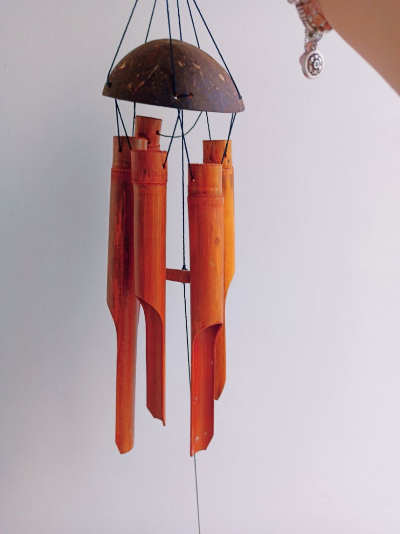 Chuông gió gáo dừa rất đẹp và tiếng kêu rất vui tai.