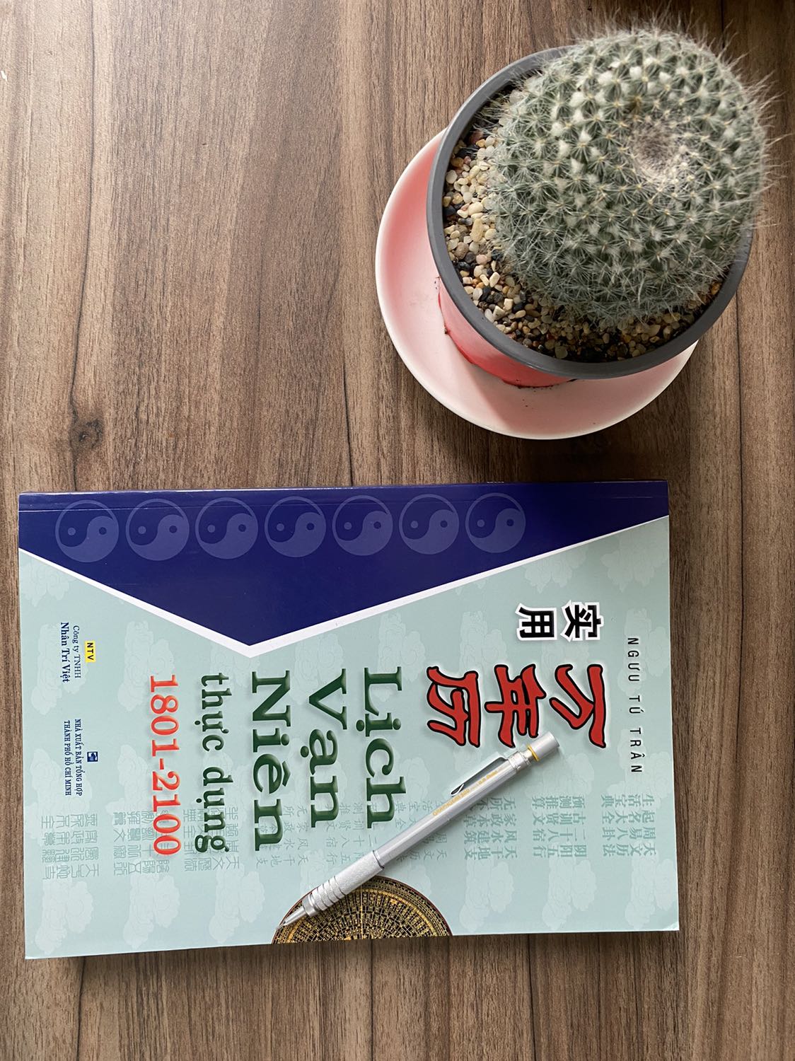 Sách to hơn hình dung, nhiều thông tin. Tuy nhiên thông tin chủ yếu từ 2021 chỉ có tra nhanh không có chi tiết.
Ai không chuyên nghiệp đừng mua.