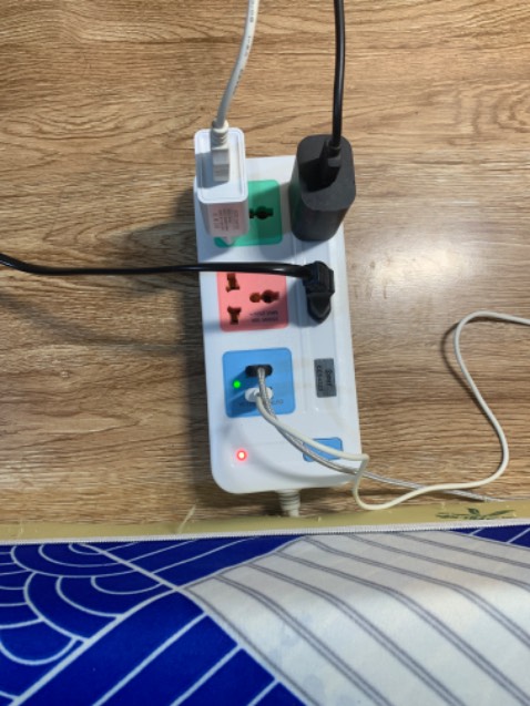 Xài được, cổng usb điện hơi yếu, dây hơi ngắn, tầm 2 mét 9 mấy ko tới 3m, trong hình mình kéo dây rất căng, suýt không đủ dùng.