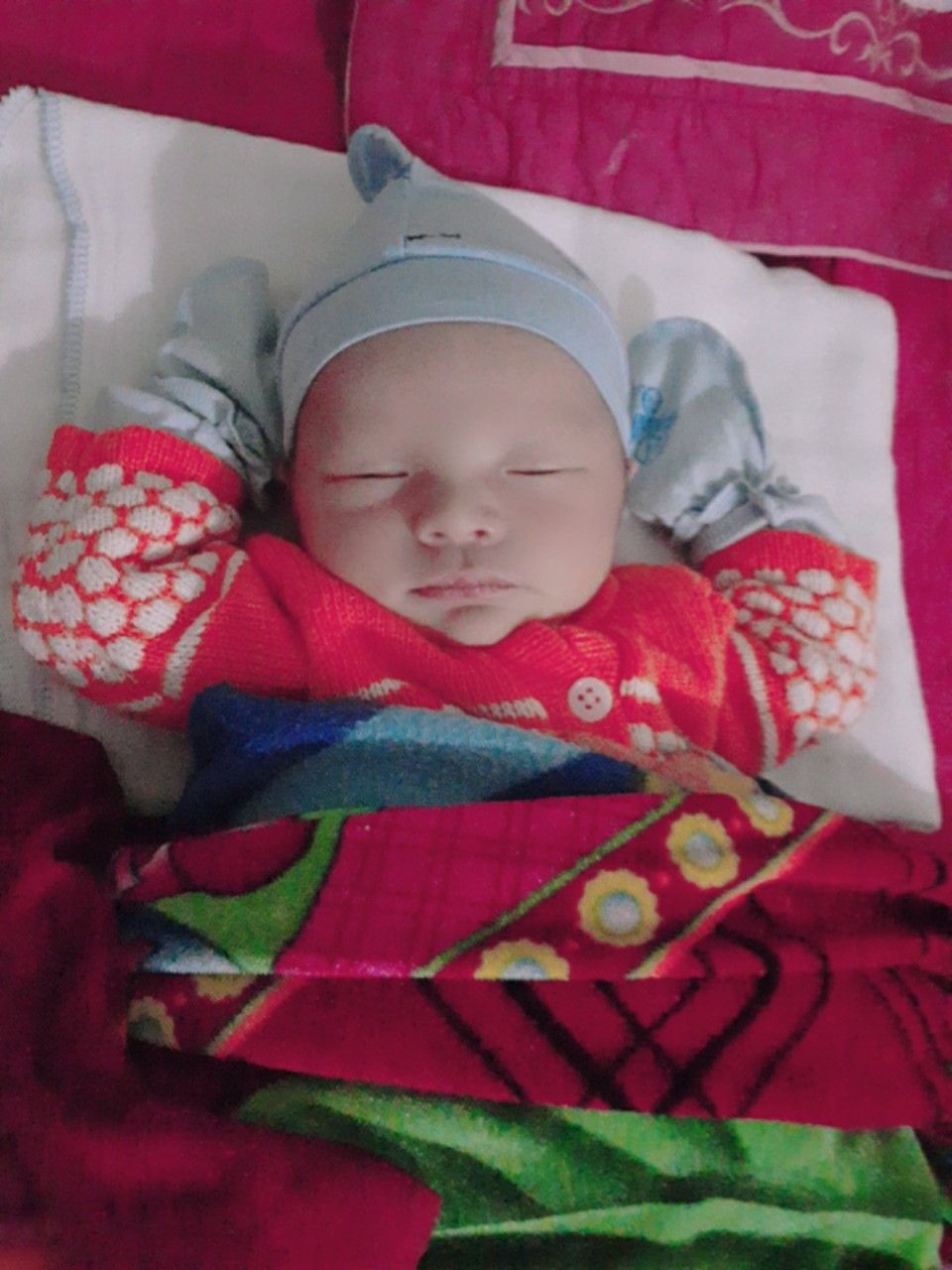 lắc đẹp,còn được tặng thêm vòng dâu tằm.