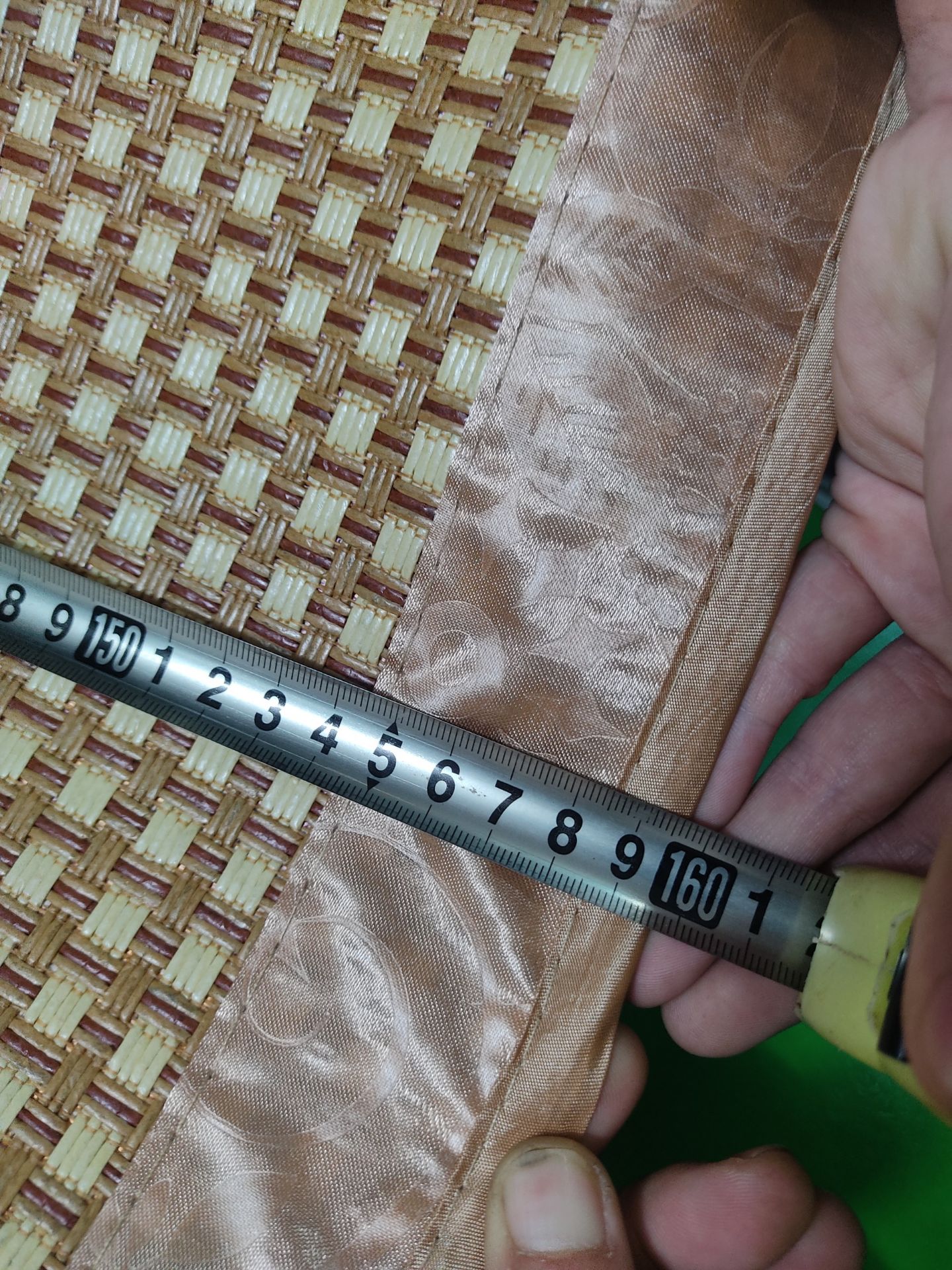 chiếu đẹp giầy dặn đủ kích thước, shop tư vấn hướng dẫn cách đo 2 người cầm 2 đầu chiếu kéo ra mới đúng . mình dùng sau 1  tuần thì các sợi cói thẳng ra không còn nếp gấp khi mới mua lúc này vừa khít giường. sẽ quay lại ủng hộ shop chiếu đẹp giầy dặn đủ kích thước, shop tư vấn hướng dẫn cách đo 2 người cầm 2 đầu chiếu kéo ra mới đúng . mình dùng sau 1  tuần thì các sợi cói thẳng ra không còn nếp gấp khi mới mua lúc này vừa khít giường. sẽ quay lại ủng hộ shop