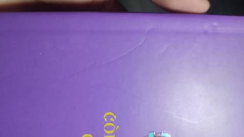 sạch đc bọc rất kỹ nhưng ko hiểu sao bìa sách vẫn bị nhăn lồi lỏm rất là ko đẹp🥲