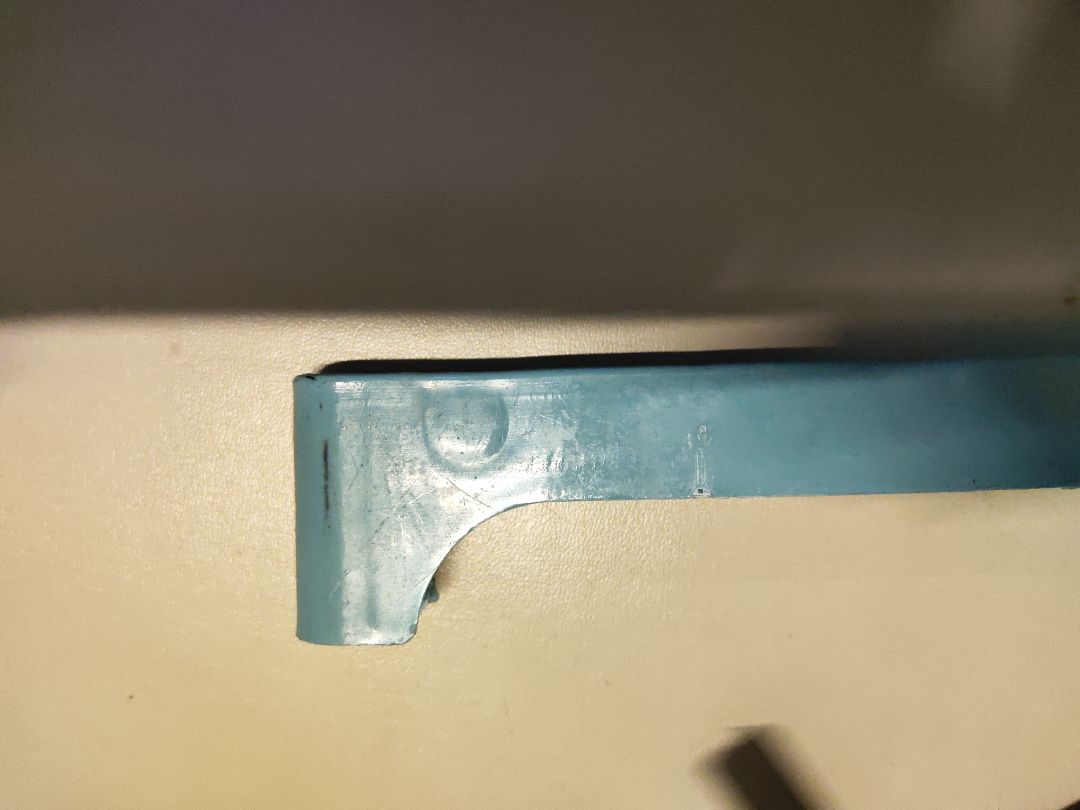 Cực kỳ thất vọng. Sản phẩm không đẹp như hình quảng cáo. Chất lượng kém, không tinh xảo (Trên thanh kim loại và nhựa, vết cắt nham nhở, lỗ còn dính ba vớ,). Không bằng đồ chơi trẻ em. Bao bì không có tên, địa chỉ nhà sản xuất. Đề nghị Tiki cho thu hồi.