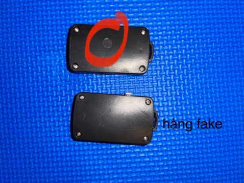 hàng ko chính hãng, hộp yunding ko phải yunteng, kẹp đth, điều khiển và thân tripod đều ko có logo hãng, dùng đc 2 lần thì rời cả thanh nối sản phẩm, sản phầm ko có tem chính hãng, vỏ hộp yunding nhma điểu khiển lại yungteng trong khi spham của hãng yunteng, mình từng mua spham chính hãng rồi nên rất dễ so sánh