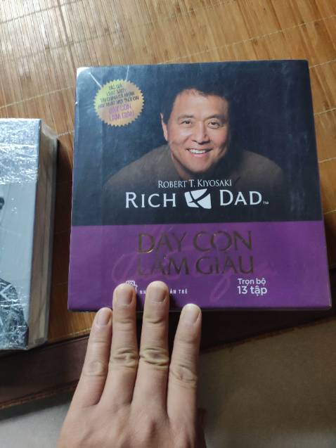 Vừa đặt sách chiều hôm trước, hôm sau đã có hàng ,shop làm vs tốc độ kinh thật, rất ưng ý vs sp của shop về cách đóng hộp sp đã vậy còn đc bonus thêm cuốn sách 500k ,rất lời .....mọi người nên mua