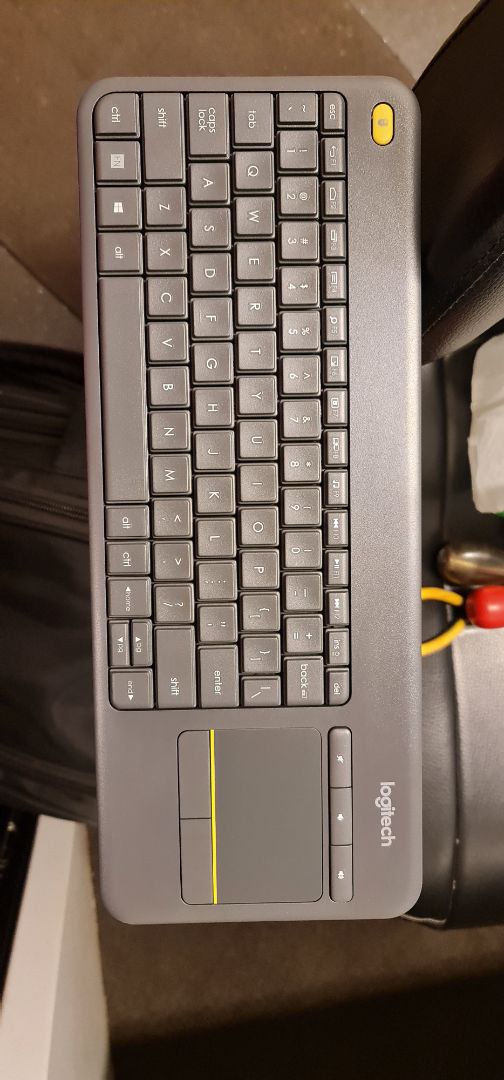 Đơn giản là ngon, dùng cho
công viêc thì rất rất ổn, tầm 7m hoạt động bình thường. Phím nẩy tốt, độ cứng vừa phải, khá nhẹ...
Độ bền thi không thể nói... chỉ tin vào 
thương hiệu thôi, với logitech thì hy vọng bền bỉ vì đã dùng nhiều món.
Mọi người nên mua dùng vì tiện lợi, chất lượng ok