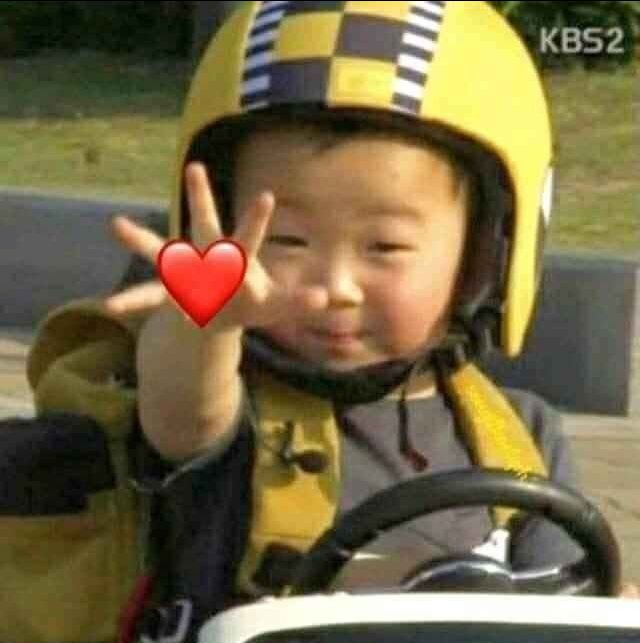 Nhận được hàng đóng gói cẩn thận, chắc chắn. Có phiếu bảo hành + hướng dẫn sử dụng. Nhưng lúc cân thử thì không lên số mà báo "LO" làm hú hồn chim én tưởng cân bị hư, search trên web của Laica thì thấy nếu cân báo "LO" là hết pin, đi mua pin mới về thay thì OK, xài được. Với lại cái nút chỉnh đơn vị đo ấy, ịnh ịnh 2-3 lần mà không thấy gì hết. ACE nào biết chỉ giúp với. Đa tạ.