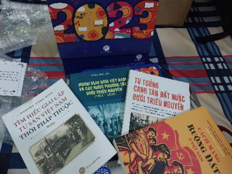 Sách đẹp, đóng gói cẩn thận. Shop còn tặng cả lịch bàn nữa. Rất thích. Sẽ ủng hộ tiếp