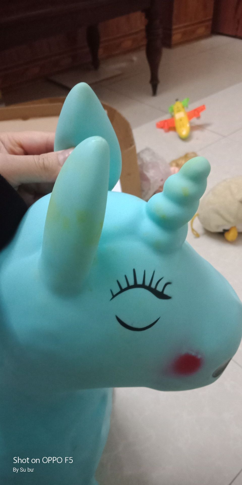 Sản phẩm bị nhơ nhiều chỗ, hàng cũ