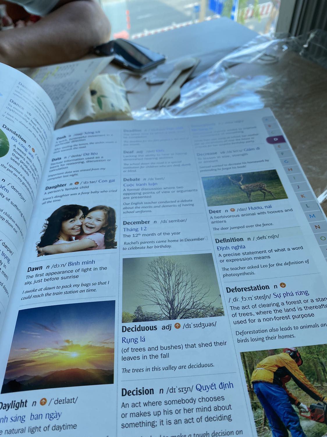 Sách đẹp , hình minh hoạ sống động phù hợp với trẻ em