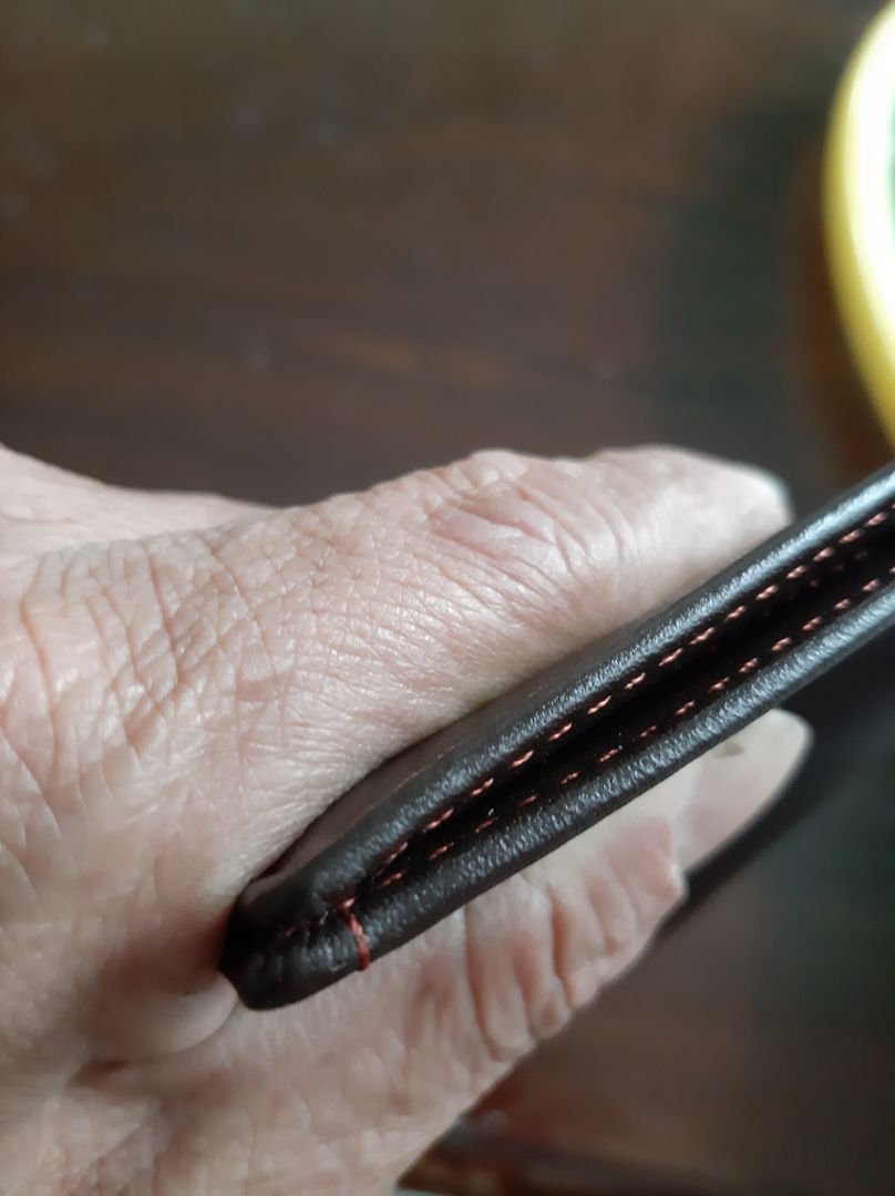 hàng quá tệ, treo đầu dê bán thịt chuột. hình ảnh đăng hàng thật mà bán thì hàng nhái. xem hình ảnh hàng tôi mua nha,ko giống tý nào, mỏng hơn tờ giấy, và ko có hàng chữ thương hiệu như hình nhé.hay tẩy chay shop anh nhé.