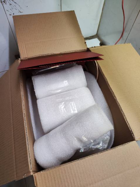 gói hàng siêu chắc chắn, từng loại một đều có chống sốc rất dày dặn.shop ship nguyên trong 1 cái thùng to lun làm mình tưởng đâu lộn đồ k á🥹 sản phẩm bên trong đầy đủ. hộp rất đẹp nhoaaaa 10 đỉm shop. Sản phẩm rất phù hợp làm quà tặng, tuyệt vời, bao bì đẹp, chât lượng sản phẩm bên trong