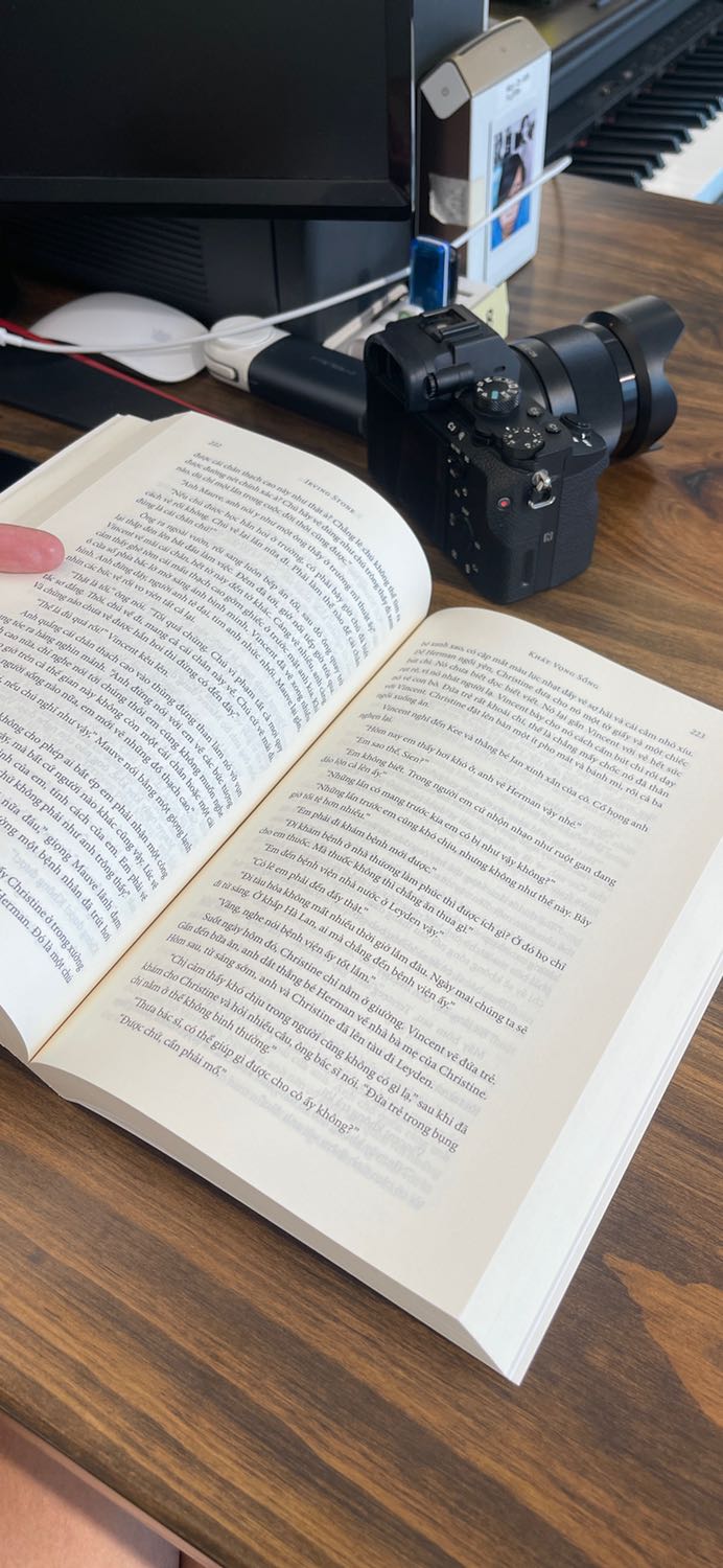 Sách rất là đẹp nha các bạn. Bìa trong trắng đen, bìa rời bọc ngoài nhũ vàng. Sách rất là mới, khổ to nhìn sang trọng. Cảm giác giá trị hẳn ra, mình mua rất nhiều sách của Đông Á, chưa bao giờ cảm thấy lo lắng về chất lượng lẫn giá trị sách

Cám ơn Tiki đã giao hàng nhanh như một cơn gió. Chất lượng chuẩn 5 ngôi sao!