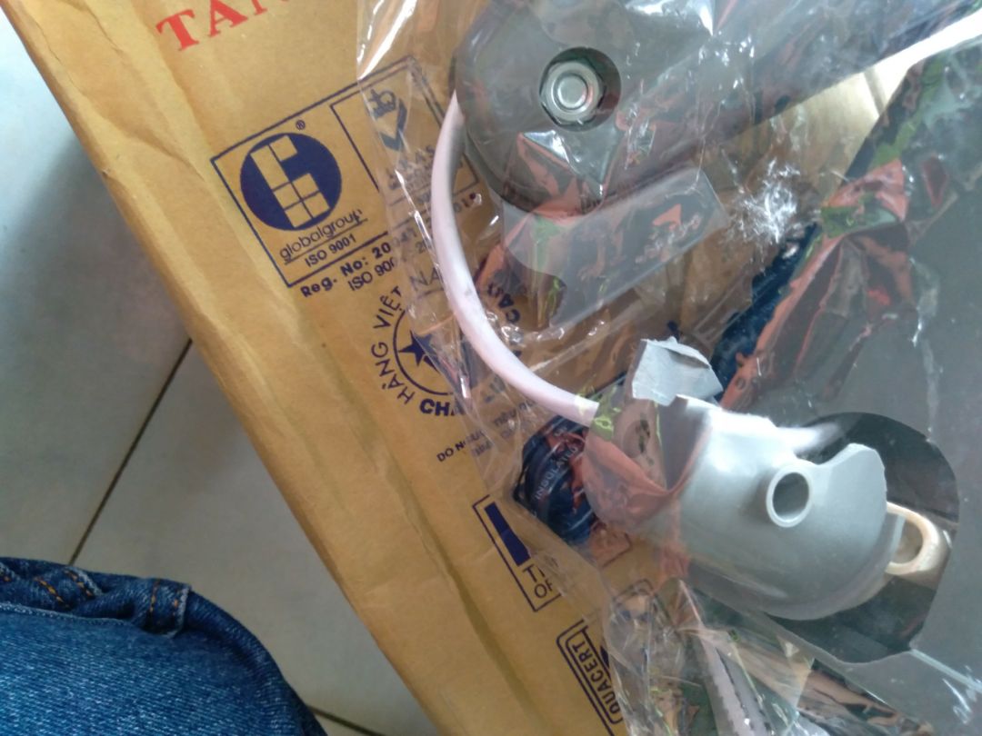 QUÁ THẤT VỌNG TIKI!!!
04/05/2020, mình vừa nhận được sản phẩm quạt treo tường SENKO. Vừa mở ra đã thấy bị gãy phần cổ. Và mình phải làm gì với sản phẩm này! Mong TIKI có cách khắc phục hợp lí!