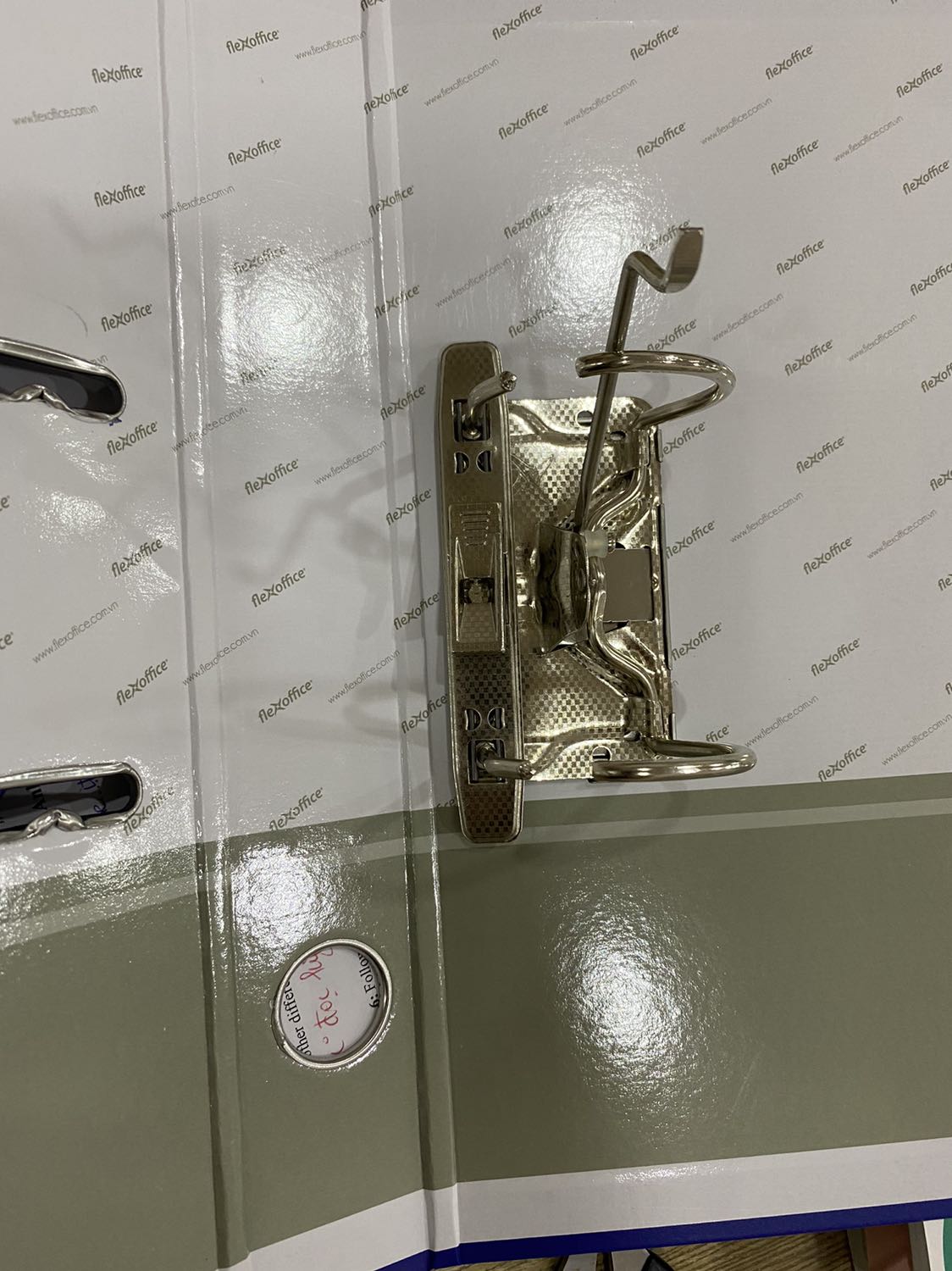 Hàng bị lỗi nhưng liên lạc với shop ko thấy hồi âm