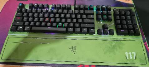 Ngay từ lúc mình mở hộp ra và gửi mùi là mình đã biết là sẽ cho ngay 5 sao. Cái mùi đặc trưng của hàng zin nhà razer. Love it