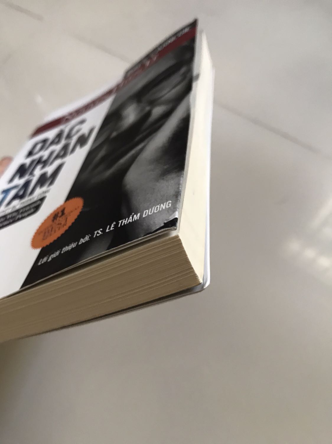 Nội dung thì khỏi phải bàn rồi. Ngày xưa mình đọc được bản dịch sơ khai của cụ Nguyễn Hiến Lê đậm chất của cụ thích lắm mà đã cho người khác nên giờ đành mua lại bản hiện đại. Dịch nên vận chuyển trễ khá lâu và sách cũng hơi tơi tả như sách cũ, đó giờ mình mua sách Tiki đều được bọc plastic mỏng nay không có nữa. Thông cảm vì dịch vậy