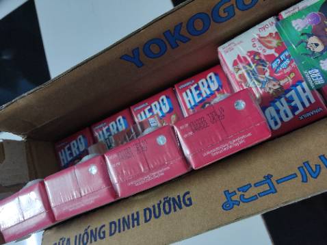 Đặt hàng đầu tháng 9 nhưng shop giao sữa SX từ đầu tháng 6. Thùng bên ngoài cũng đã bị thay vỏ, mình chủ quan k khui ra kiểm tra vì trước giờ mua các shop khác họ đều giao sữa mới SX nên để lâu đc, giờ khui ra thì sữa đã hết hạn rồi.