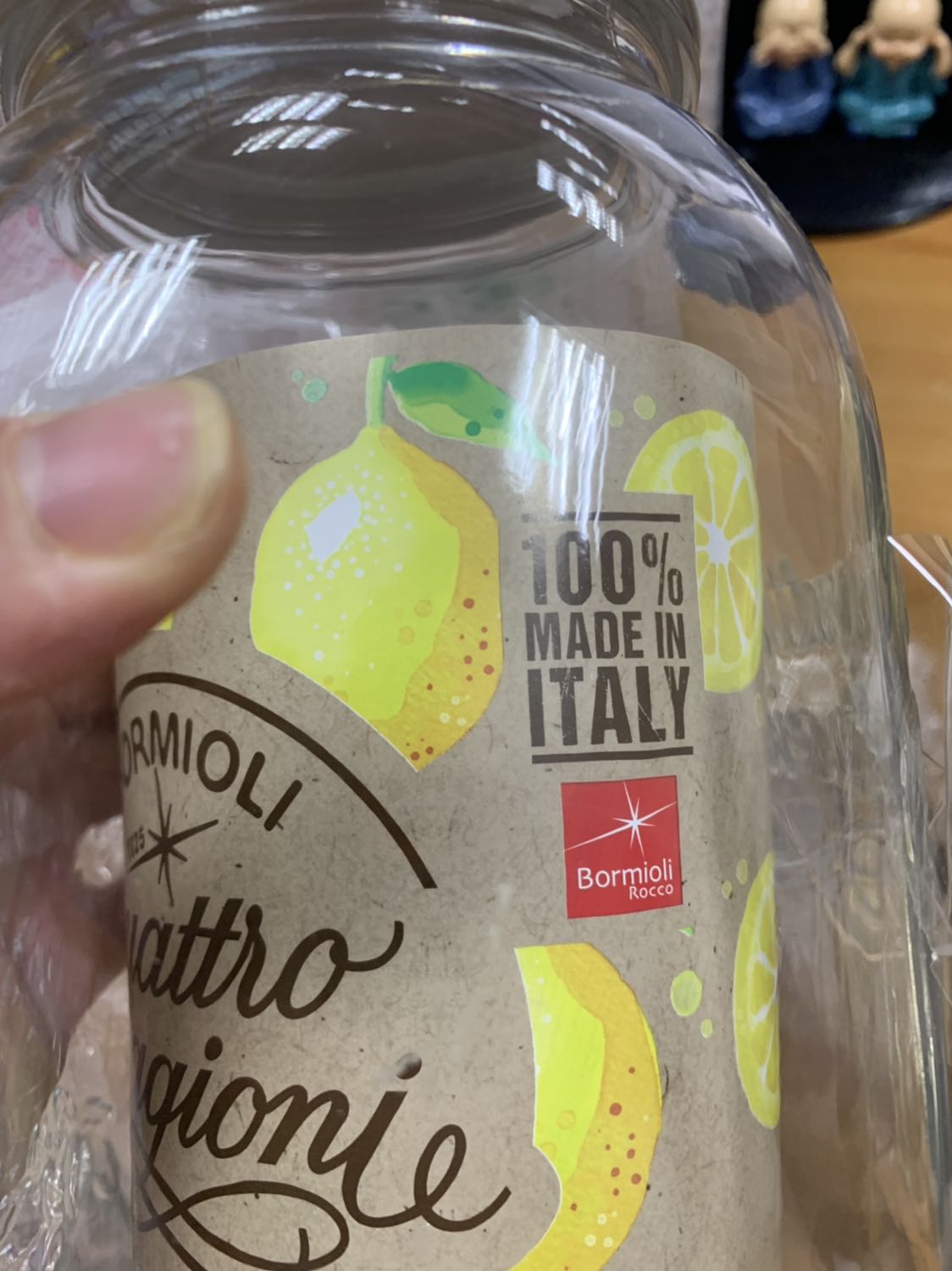 Tiki bọc hàng quá ẩu dù là hàng của Tikitrading, 4 hộp để chung sát nhau k có 1 miếng giấy hay gì đó ngăn cách ra, thấy nhiều phàn nàn về việc này nhưng vẫn k thấy thay đổi gì cả.