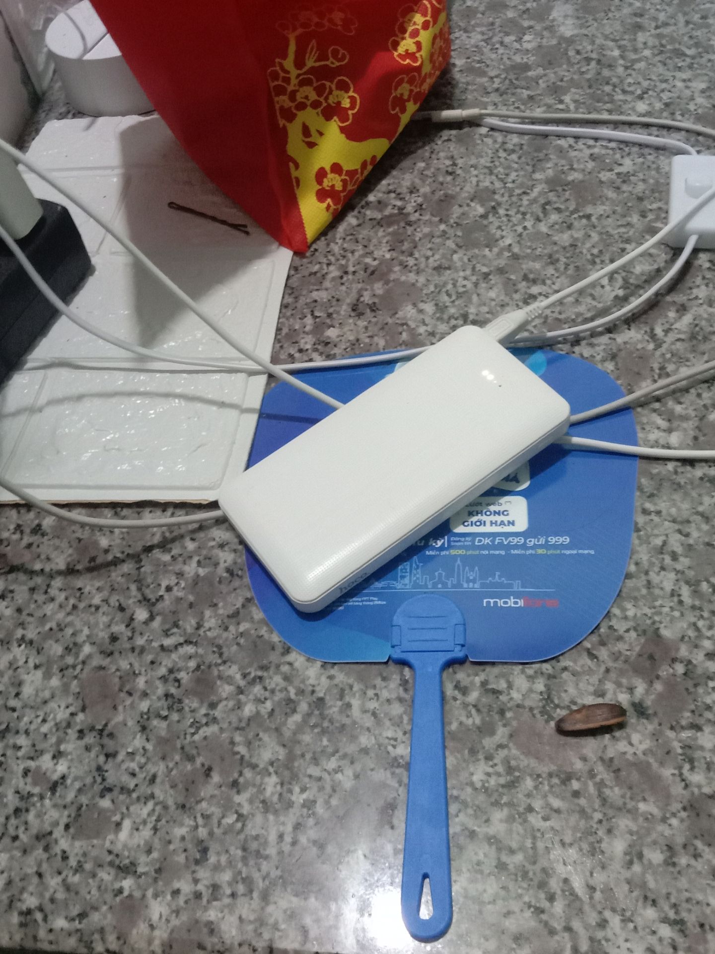 xài bền. ok. tuy nhiên mặt bóng dễ bị trầy làm cũ sạc dự phòng