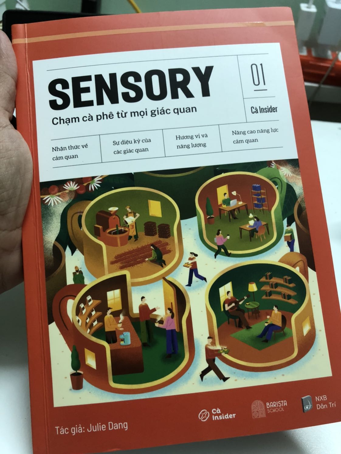 Sau khi đọc cuốn này, tôi có thêm nhiều kiến thức về thưởng thức cà phê, cảm ơn Julie Đặng đã cho ra cuốn sách này.