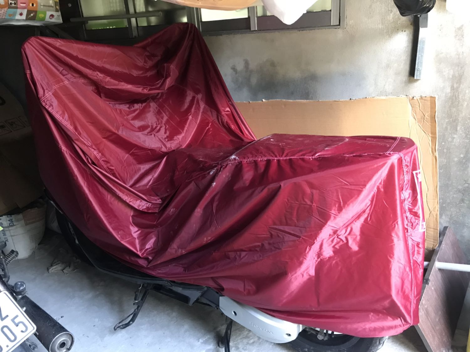 Xe mình trước hay bị mèo leo lên dấu chân tè le, dơ hầy, mỗi khi lấy xe lau chùi rất mất công. Nay phủ tấm bạt này vải dày, đỡ cực hẵn, đỡ bụi nữa. Mình đặt thử 1 cái ok nên đặt thêm để xài cho cả nhà. Sp ok nhé mọi người, giá ổn nữa.