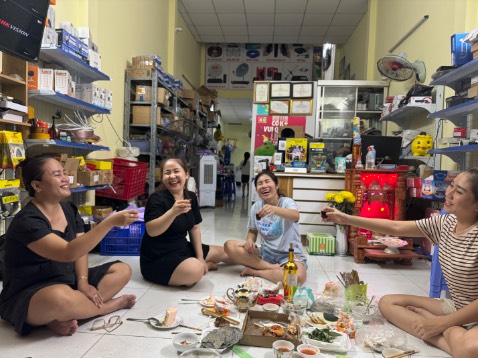 Cái chân họ làm thông minh quá,tưởng không gắn được ai dè rất dễ dàng vừa ý luôn