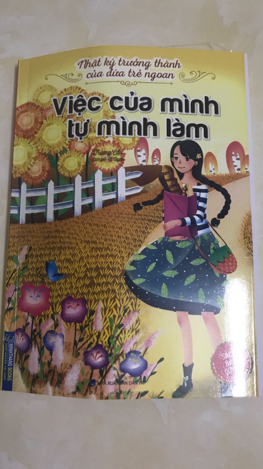 Bìa “việc của mình mình tự làm”. Nội dung trong là “ làm một người bao dung”. Trước giờ luôn tin tưởng sách của Tiki mà giờ thấy vọng quá