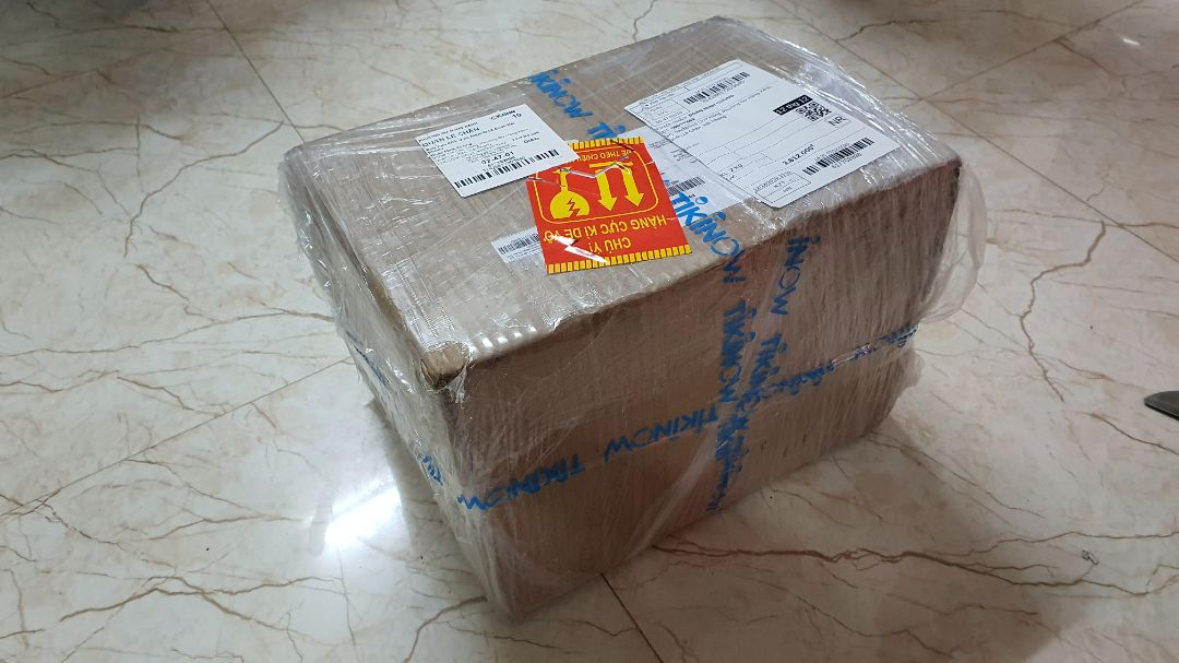 Người biết tiếng Anh thì tự cài đặt được. Mặc dù có mẩu giấy ghi *** hỗ trợ trong sản phẩm nhưng nếu có hướng dẫn tiếng Việt thì tốt hơn cho người không biết tiếng Anh