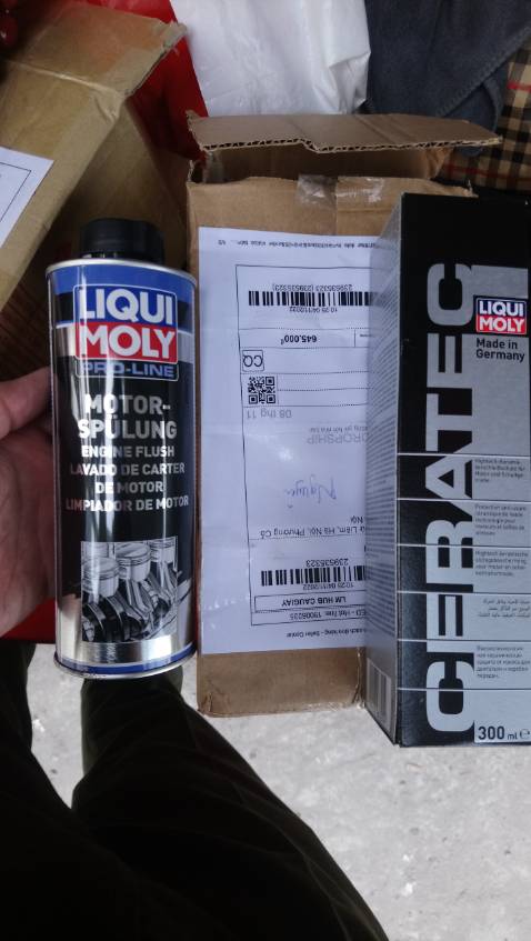 Xe mih xúc rửa dầu nhớt bằng Liqui Cleaner. Sau đó thay dầu mới và đổ chai Ceratec của Liqui vào. Máy chạy êm thấy rõ đầm, bốc và đặc biệt tiết kiệm nhiên liêu. Tốt!!!