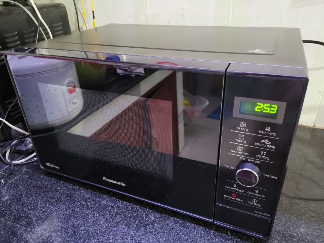 Lò giao đến nhìn ở bên ngoài đẹp hơn mong đợi. Có nhiều chức năng thú vị đang dần dần sẽ sử dụng thêm thử. Mua cho mẹ và có Tiếng Việt nên mẹ rất ưng, dễ sử dụng! Nói chung ko uổng phí khi mua lò này nha