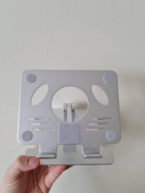 Giao hàng nhanh 2h của Tiki không làm khách hàng thất vọng - Giá đỡ cứng cáp, chắn chắn. Hơi to nên phù hợp với để 1 chỗ chứ không cần di chuyển được. Hệ thống giá có thể nâng lên hạ xuống được nhưng giá như có thể điều chỉnh được cả phần giá đỡ để phù hợp với mắt người dùng thì OK hơn