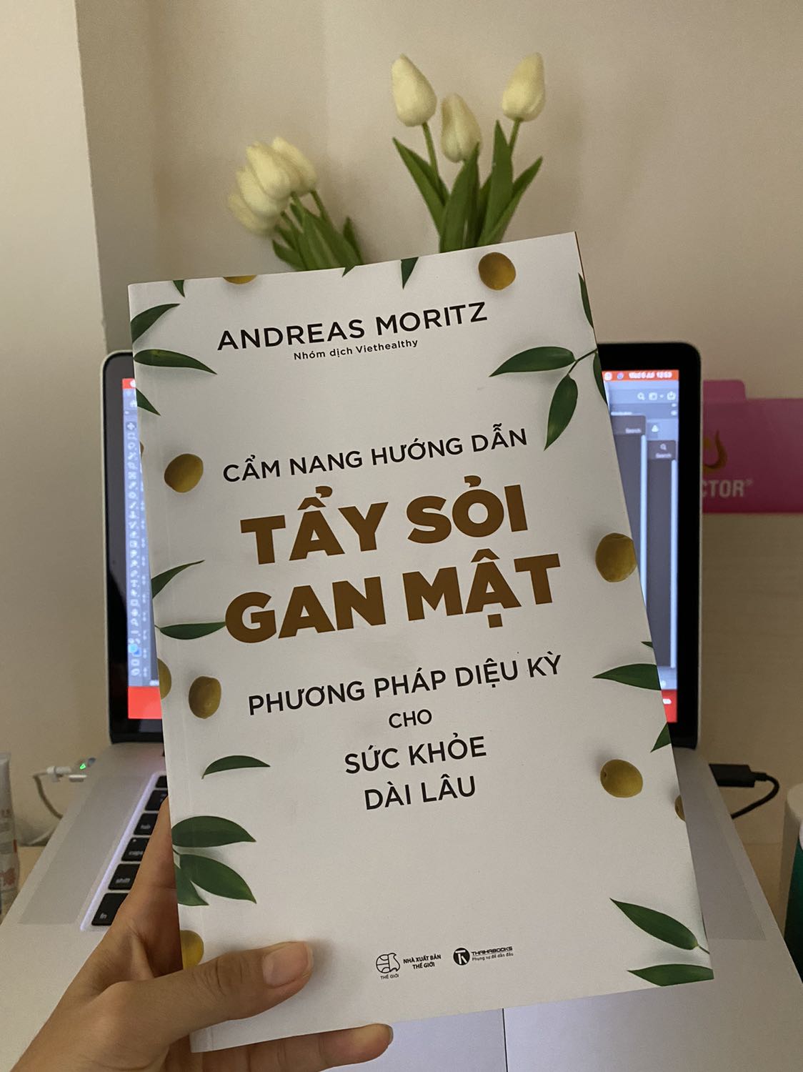 Mình nhận được sách rồi. Cám ơn Tiki và shipper, nhà sản xuất. Đây là một trong combo sách thải độc. Trước đó mình mua cuốn "Cẩm nang Hướng Dẫn Thải Độc & chế độ ăn uống lành mạnh của Trần Bích Hà & Nguyễn Hoàng Hải"
Bây giờ mua thêm quyển này ạ.
Rất hữu ích.