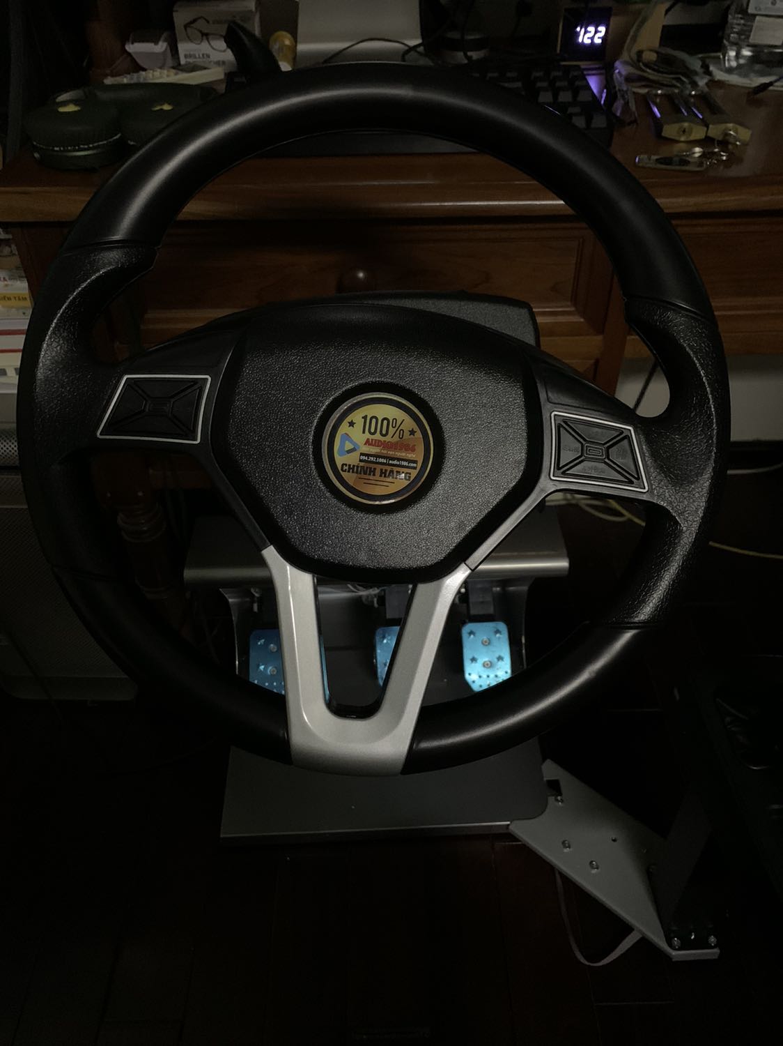 Giao nhanh, lắp đặt ổn, kết nối vào PC ổn, có điều vô lăng hơi lệch sang phải đang tìm cách chỉnh và lúc lái thử trong game thì chưa thấy phản hồi lực bên tay lái hơi nhẹ