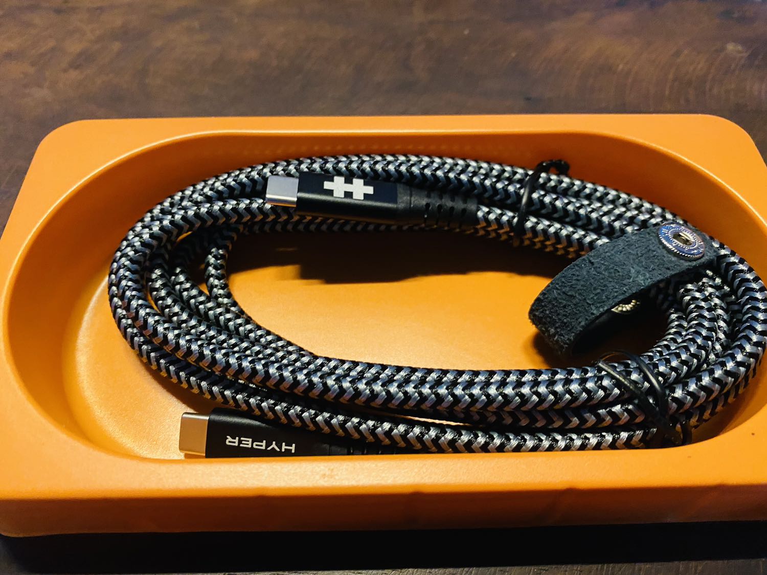 Hàng chất lượng nhé! So với các loại cáp thông thường thì to gấp đôi luôn nên cực kỳ chắc chắn, tốc độ sạc đựng trải nghiệm.