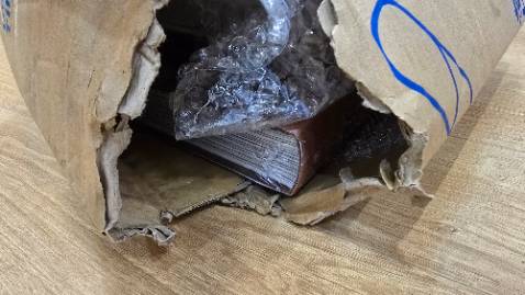 Sách tuyệt vời
Đóng gói có vấn đề
Vận chuyển không ổn
Người mua sách ghét nhất kiểu này, lại còn diễn ra nhiều lần