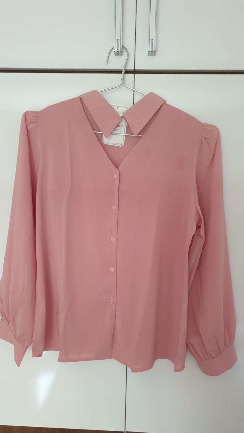 Màu đẹp, chất vải cũng đẹp. Tiki giao hàng nhanh và đóng gói cẩn thật. Nhìn chung là rất hài lòng, một sản phẩm ngon bổ rẻ đấy ạ!