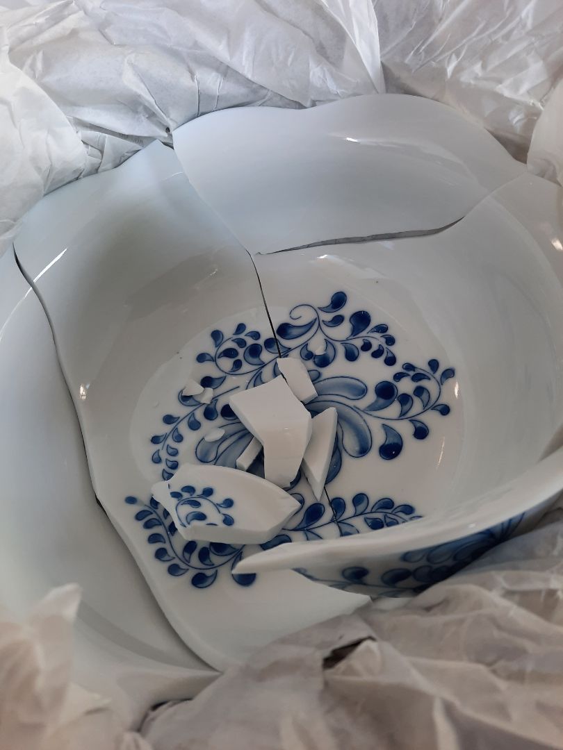 vỡ hết 1 cái tô to. Làm sao để đền bù cho mình đây