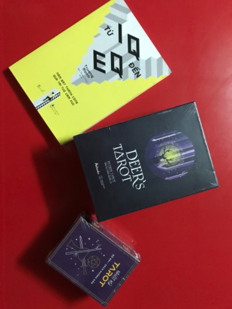 Lần đầu mua sản phẩm là một bộ bài kèm sách hướng dẫn trên Tiki ^^ đóng gói chắc chắn, sản phẩm thì được thiết kế trong vỏ hộp cứng cáp, bộ bài và sách hướng dẫn đẹp, nội dung mình chưa đọc nên chưa biết, bộ bài 80 lá đẹp lắm nha 🥰 cảm ơn Tiki và nhà phát hành. Mong bộ bài sẽ đồng hành cùng mình và trở thành người bạn tốt