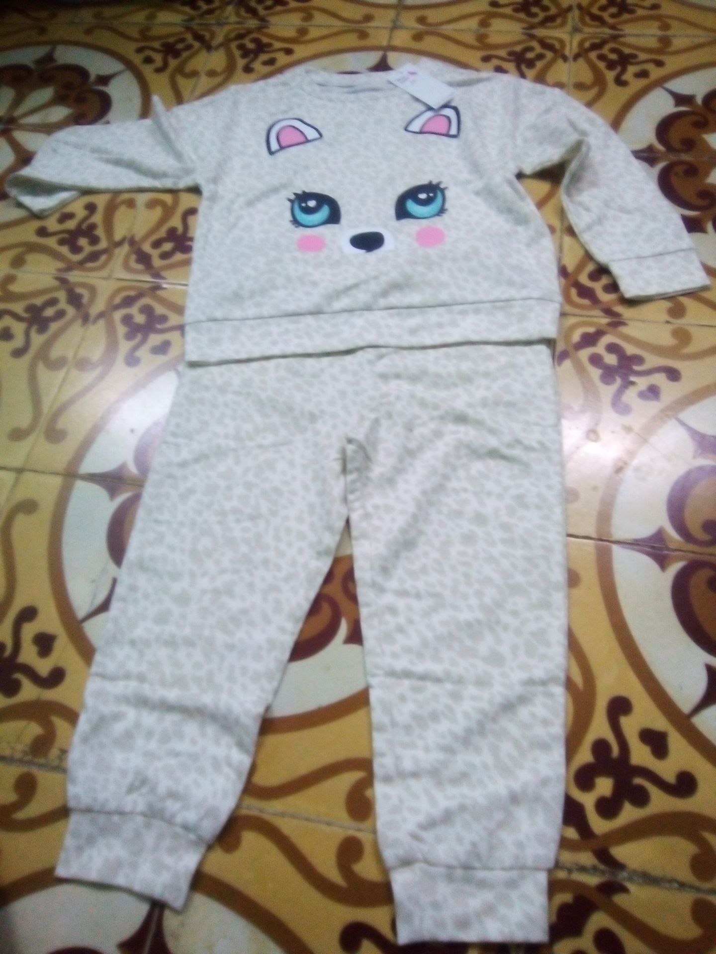 Đã mua mấy bộ hè cho con bé mặc, ưng ơi là ưng. Giờ mua mấy bộ hàng đông còn thấy đẹp hơn là sao??? chất thích lắm luôn ý.. hóng mẫu mới