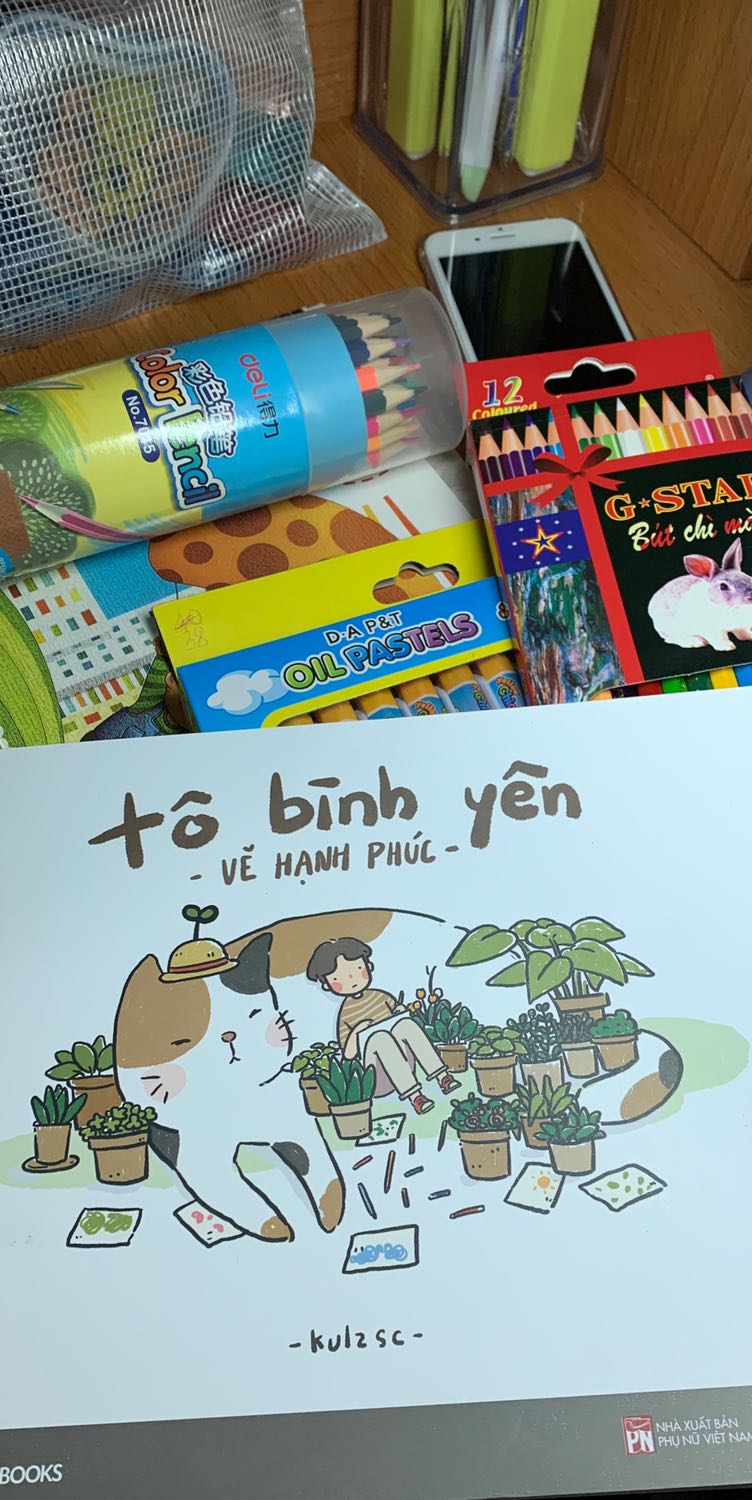 Mở bìa sách ra là mình đã rất thích vì trang giấy dày và chứa những thông điệp rất ý nghĩa giúp cho những ai bị stress như mình sẽ cảm thấy thoải mái hơn khi đặt bút tô màu vẽ những gì mình thích. Săn sale được 50k, rất xứng đáng ??