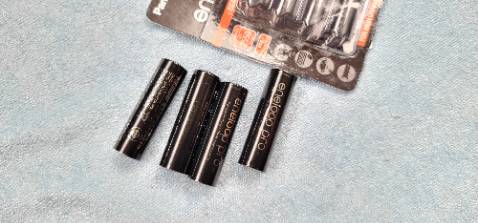 Tôi đã nhận được hàng và tôi nghi đây là hàng FAKE, vì ngoại quan và trọng lượng khá nhẹ của viên pin. 2550mAh còn nhẹ hơn viên pin eneloop 1900mAh tôi đang dùng và nhẹ hơn nhiều so với viên pin 2550mAh của nhãn hiệu khác. Thất vọng và chán. Tôi chỉ mất chưa đến 1h là sạc đầy 4 viên pin với đế sạc nhanh Panasonic⁉️ nếu được trả lại tôi sẽ trả hàng ngay.